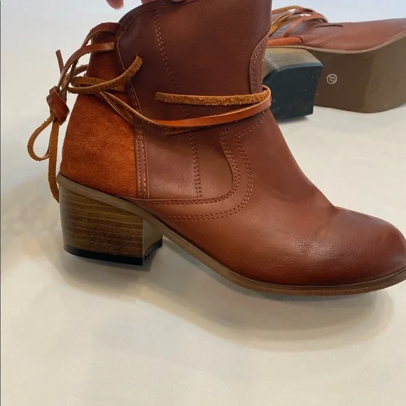 Boutique cognac western boots. Sz 6.5 Leather wraps faux leather and sue… - Picture 11 of 14